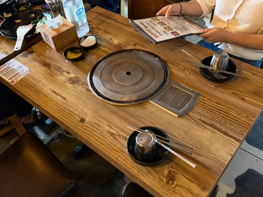 4-seat table at Dakgalbijeon Gangnam Branch