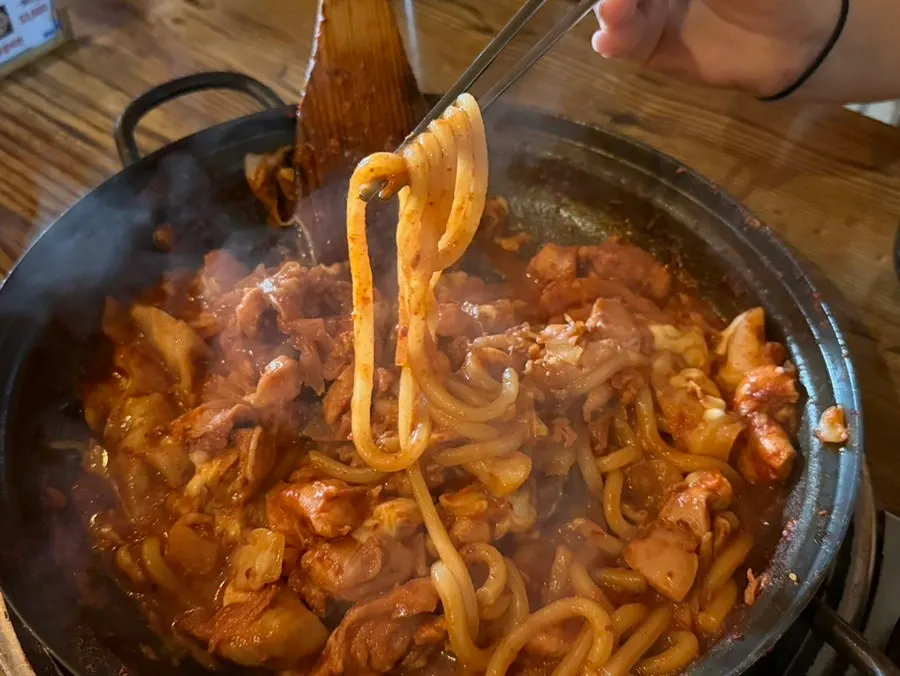 Griddle with dakgalbi and cheese melting