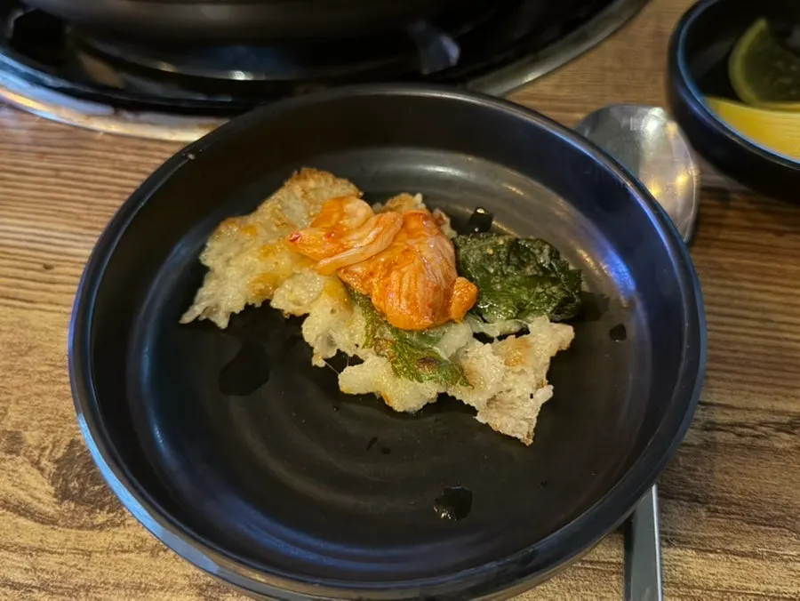 Gamssachidak made by tearing the potato pancake and topping it with dakgalbi