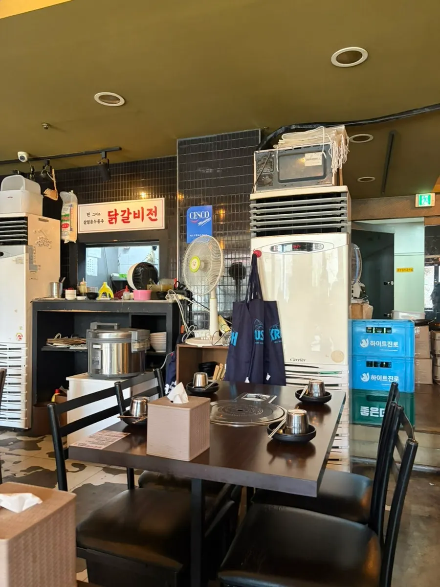 Interior of Dakgalbijeon with widely spaced tables