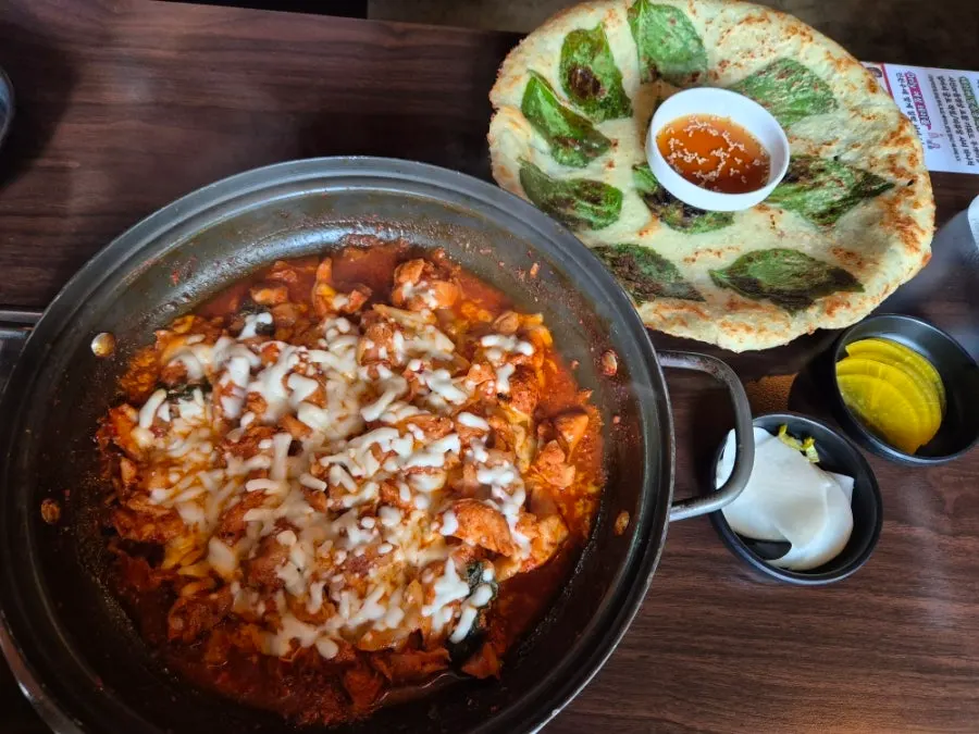 감싸치닭 감자전 쌈 마무리 컷