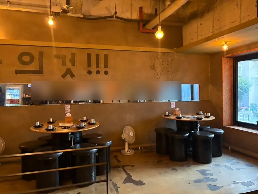 Clean overall view of the Dakgalbijeon Gangnam Branch interior