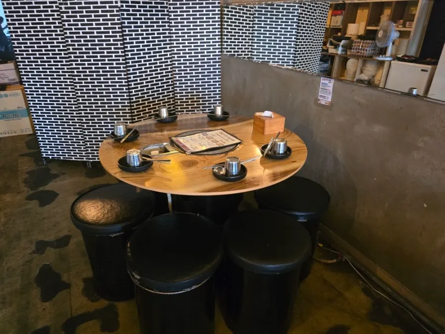 닭갈비전 강남점 내부 식사 공간