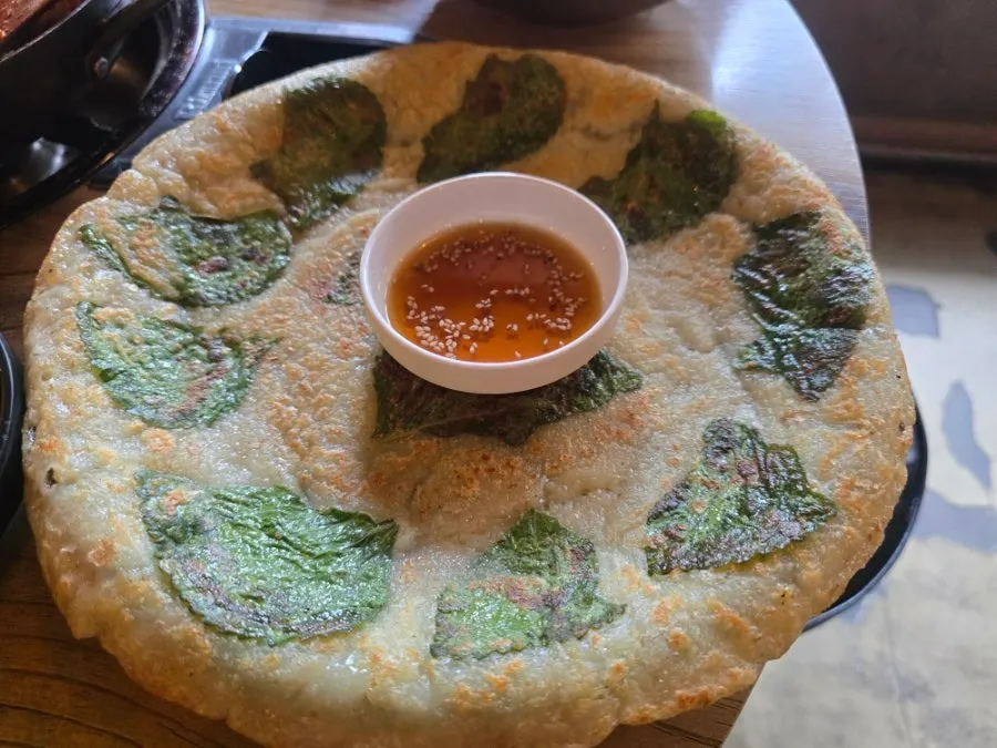 친구 모임으로 즐기는 닭갈비 식사