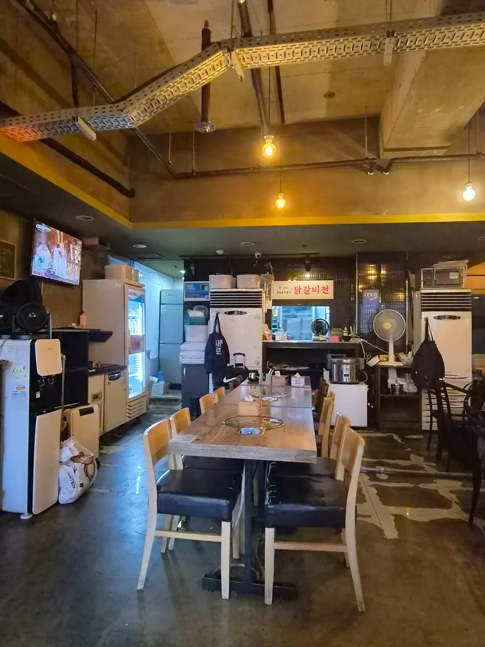 닭갈비전 강남점 매장 내부 인테리어