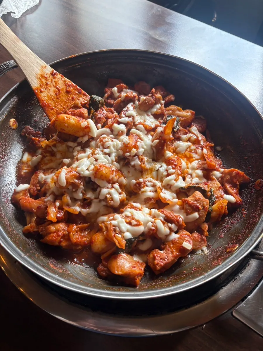 특제 양념에 숙성된 닭갈비 재료