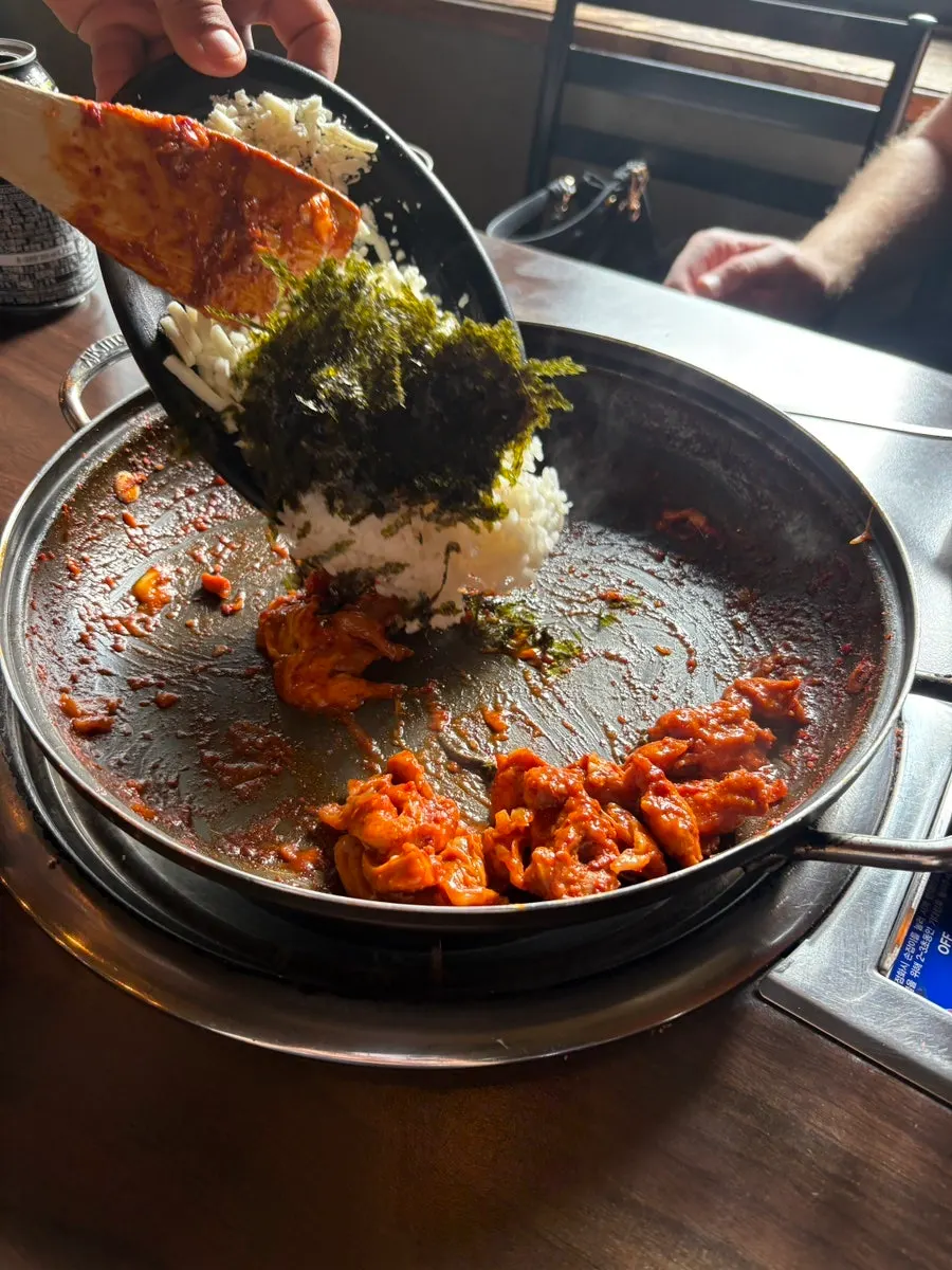 무쌈에 싸 먹는 치즈 닭갈비