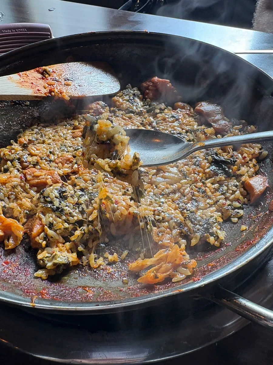 치즈가 늘어나는 볶음밥 한 숟갈