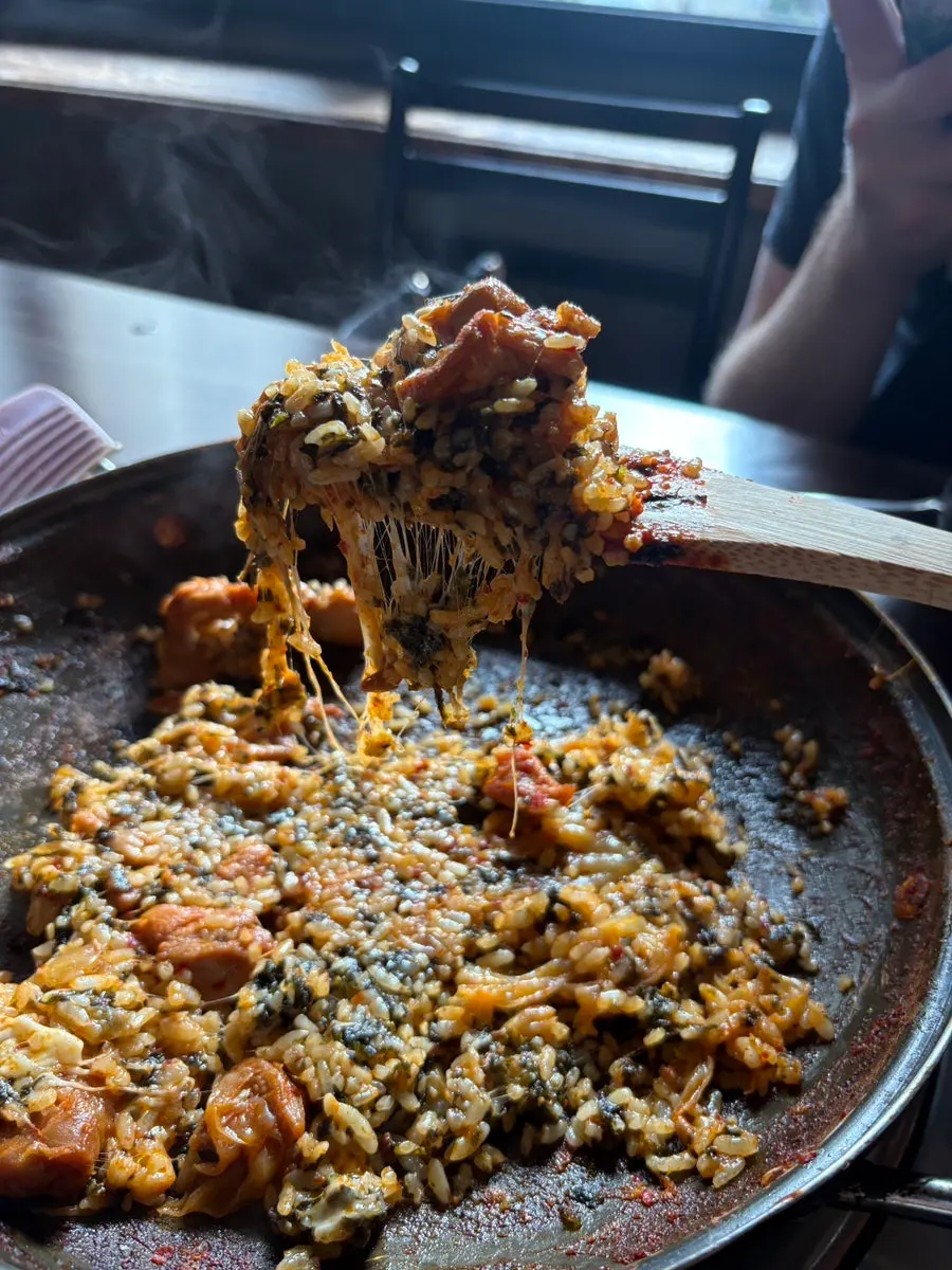 식사 마무리로 먹은 치즈볶음밥