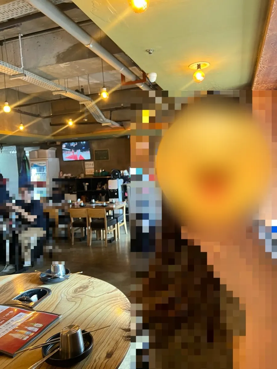 Sign for free rice cake service at women-only tables