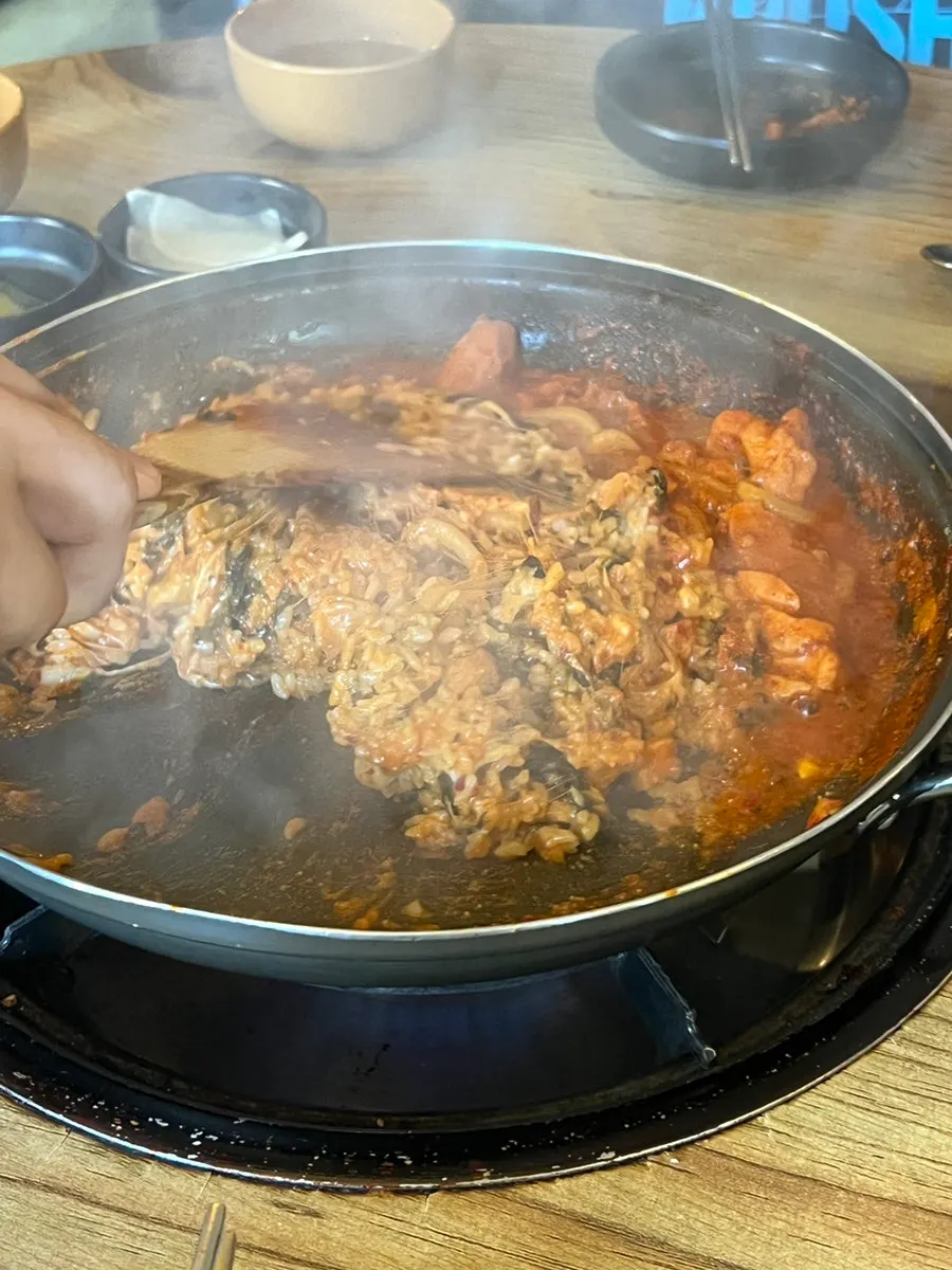 The owner stir-frying fish-roe cheese fried rice