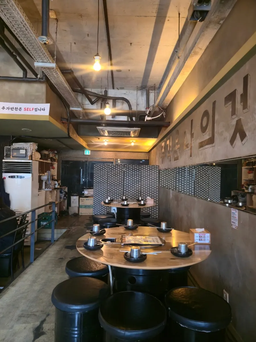 Seating at Dakgalbijeon Gangnam Branch for larger groups