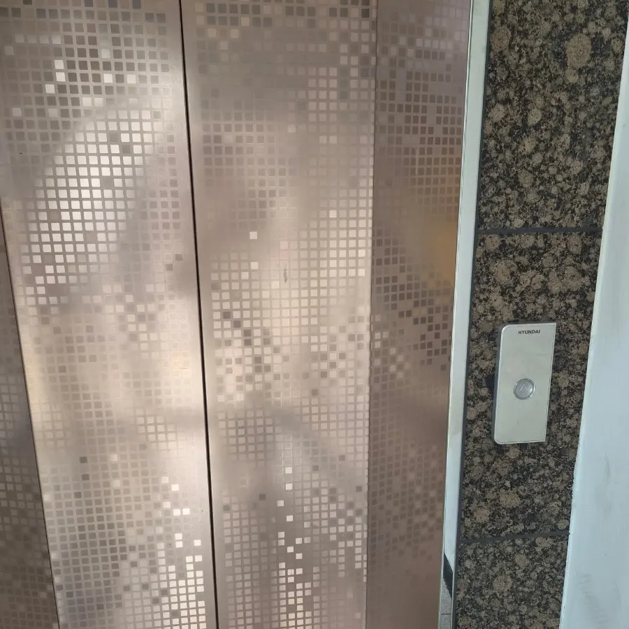 Entrance to Daet Gangnam Main Branch on the 4th floor, reached by elevator