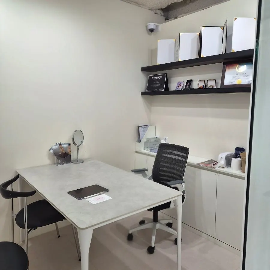 Consultation corner where eye shape and lash condition are checked