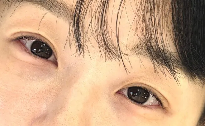 Straight lashes before the treatment