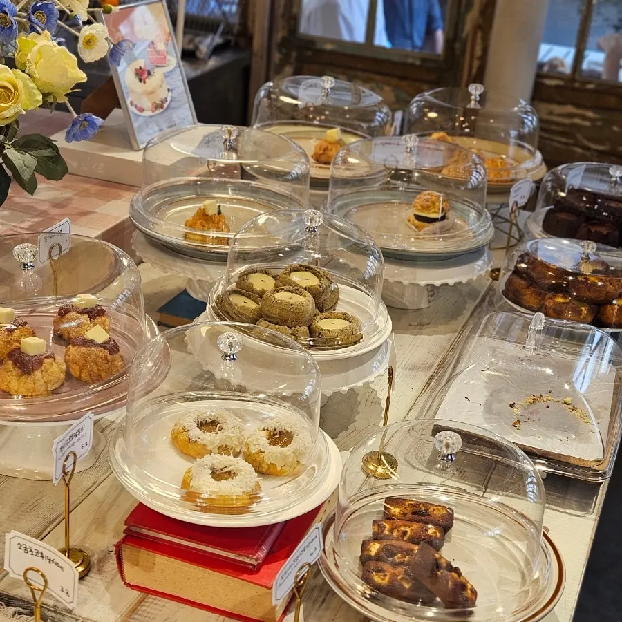 Madeleines and pound cakes on display