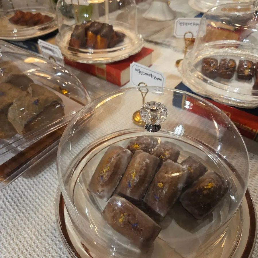 Room-temperature display with financiers and scones