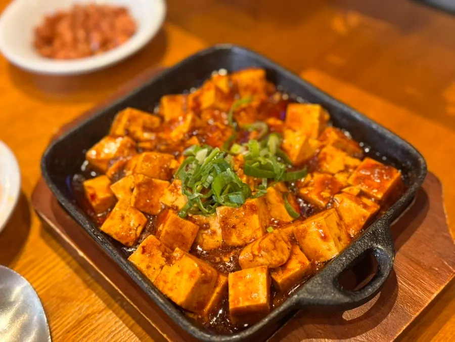 날치알 없는 붉은 국물의 신복면관 마라두부