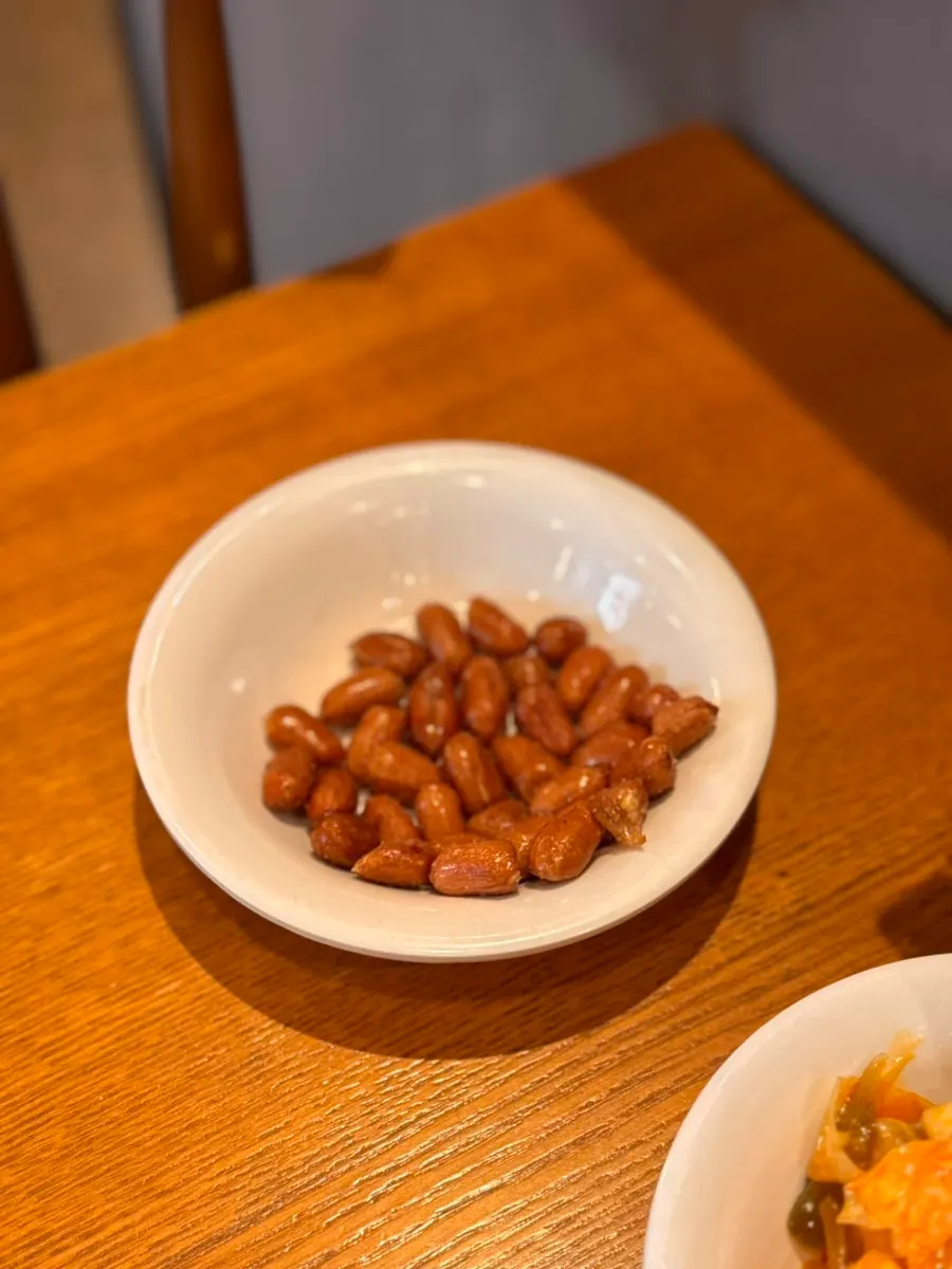 수정달만두 쇼마이 마라두부 함께 놓인 테이블