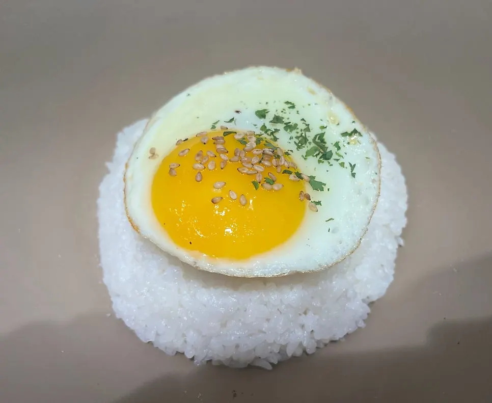 Rice topped with gim garu and sesame oil