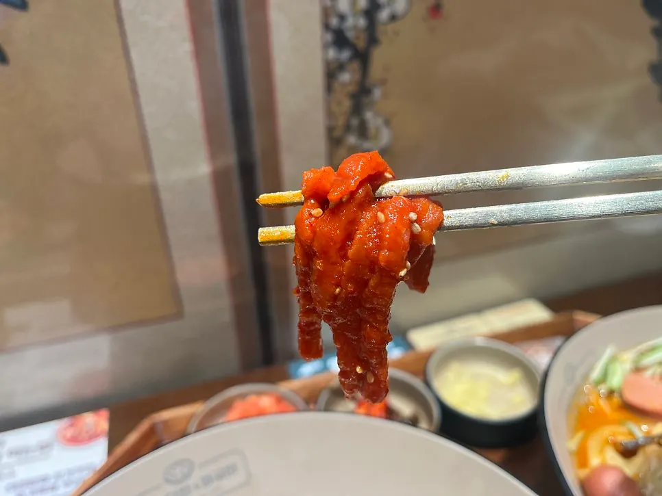 Beef tartare side dish (100g) tossed in gochujang sauce