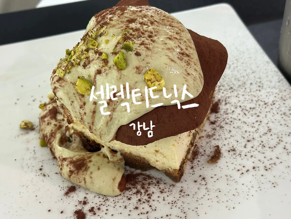 Dubai chewy tiramisu at Selected Nicks, a café near Gangnam Station