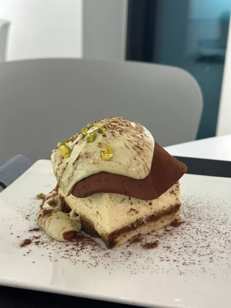 Marshmallow layer covering the du-jjon-ti with pistachio nuts on top