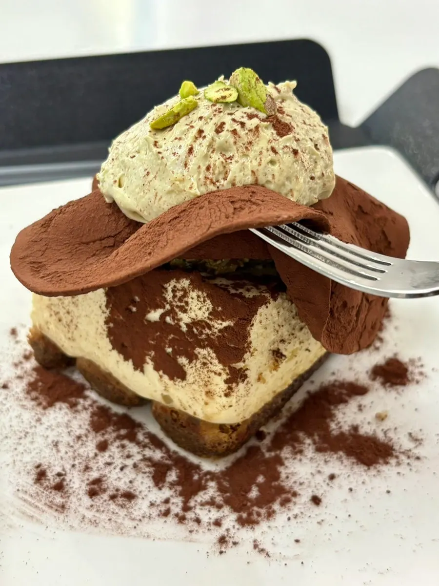Iced Americano and tiramisu