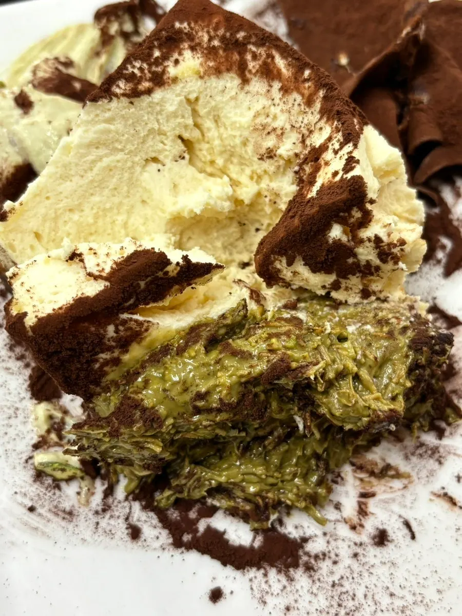 Tiramisu filled with pistachio kadaif