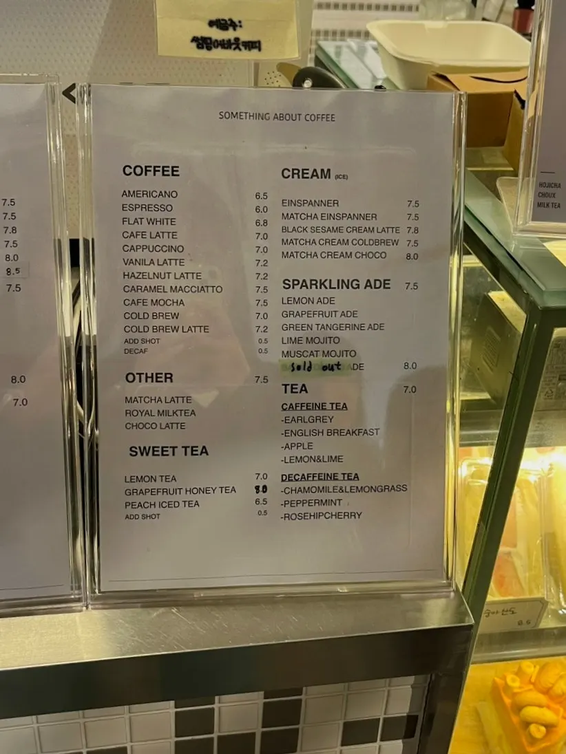 조용한 3층 카페 좌석