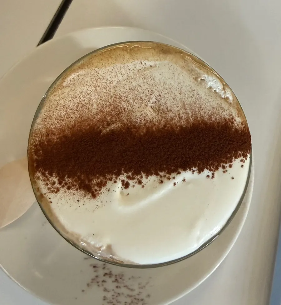 Einspänner served alongside dessert
