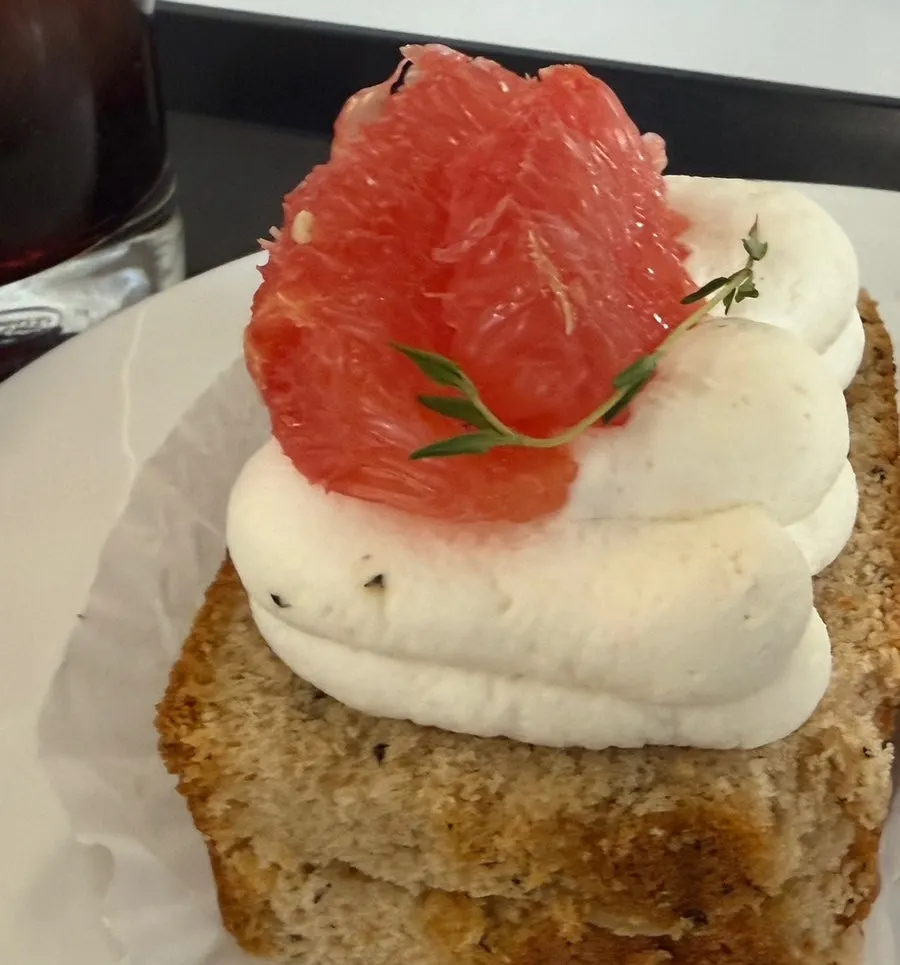 The Earl Grey grapefruit cake I was curious about