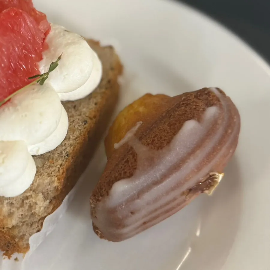 Lemon madeleine that goes well with coffee