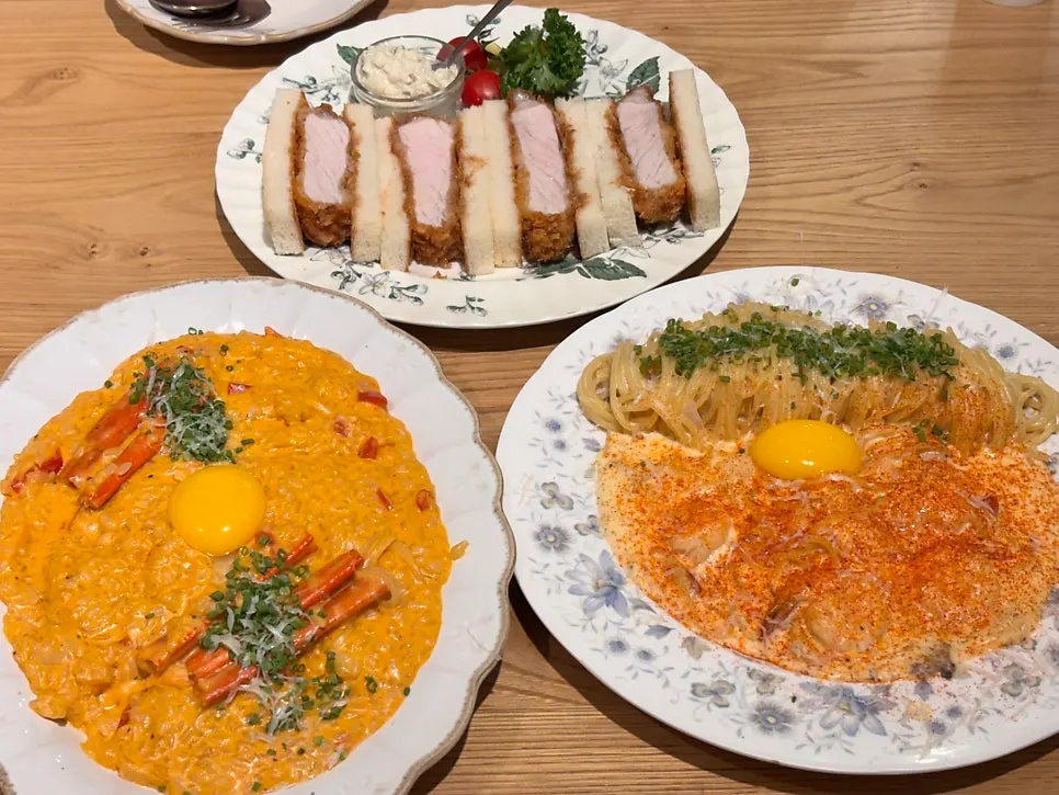 Table set after ordering at Eulji Darak