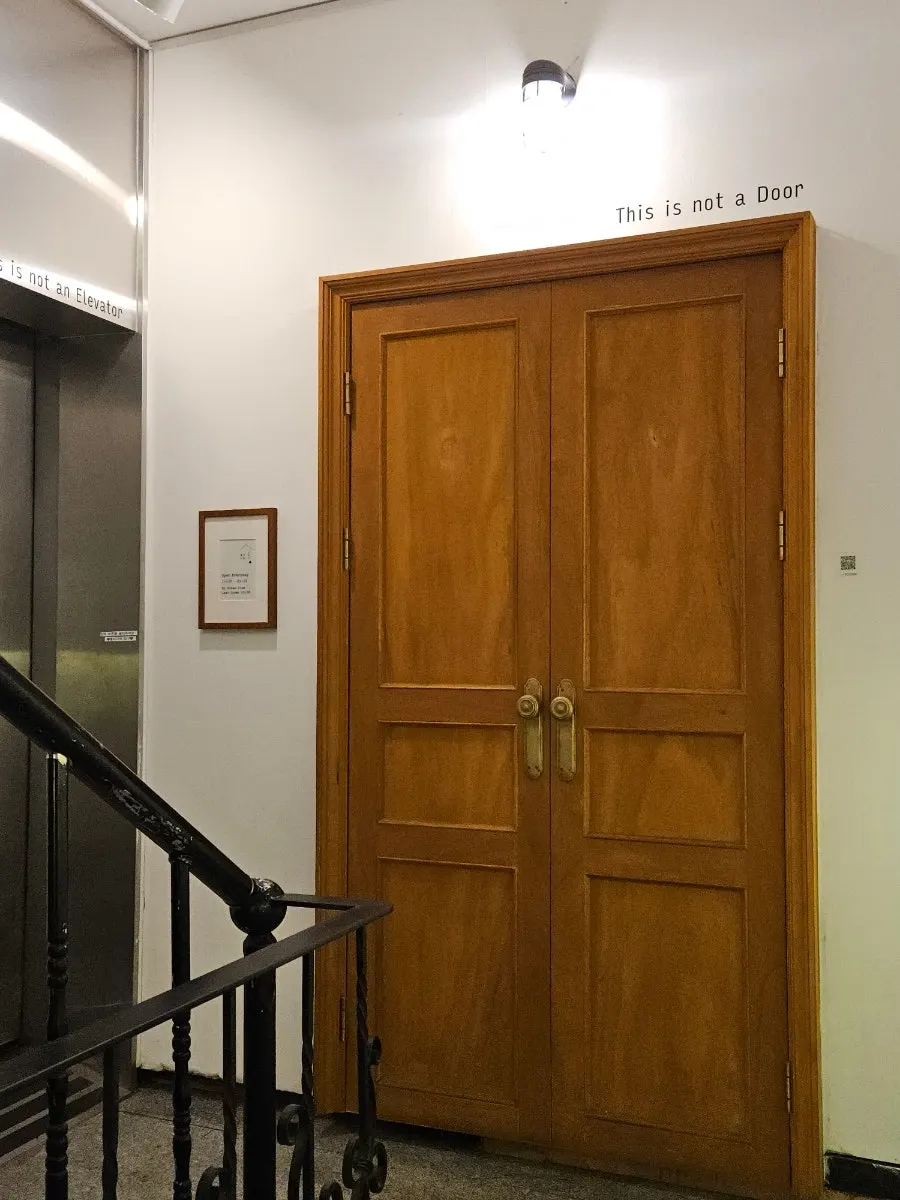 Entrance guide asking visitors to find the door