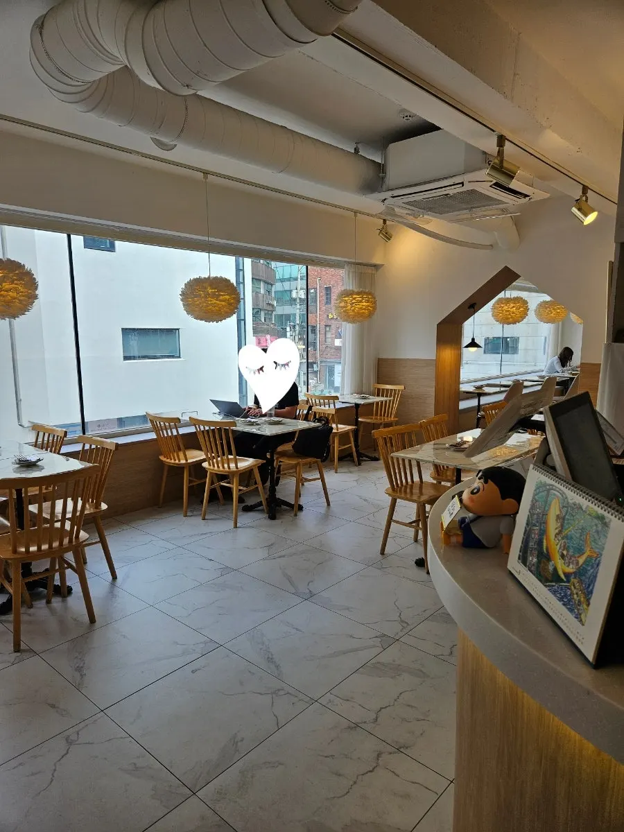 Interior suited to blind dates and dates