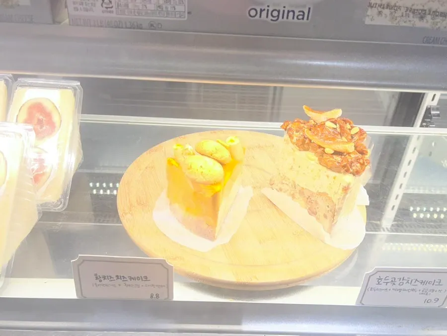 디저트 쇼케이스 진열 모습