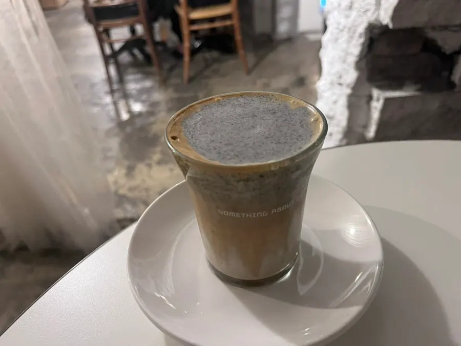 탄산이 올라오는 청귤에이드 한 잔