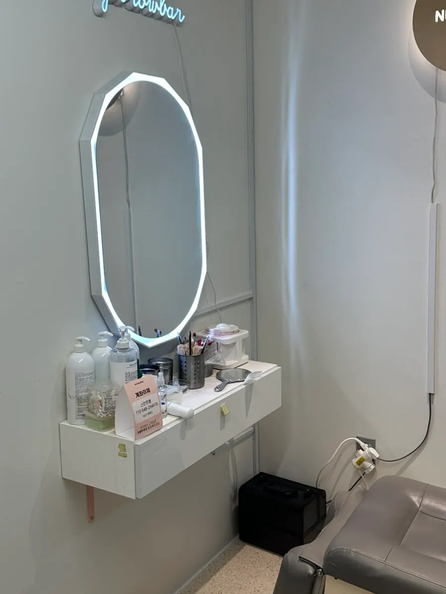 Client chart and design consultation before eyebrow waxing