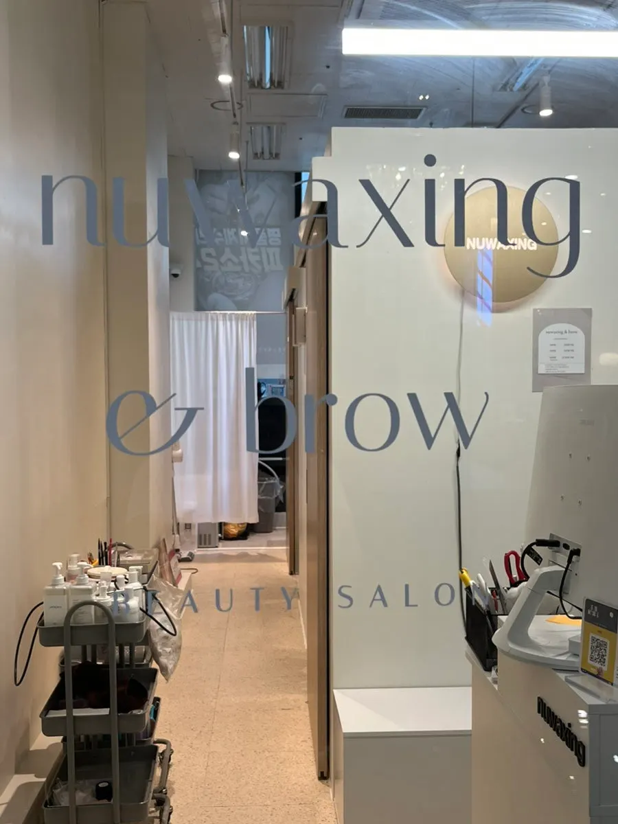Business hours sign at Nu Waxing & Brow