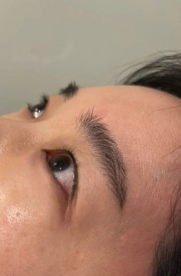 Sagging lashes before the lash lift