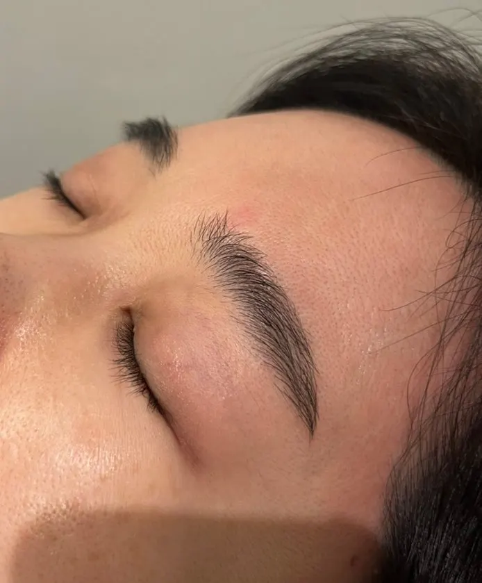 Close-up of drooping lashes before treatment
