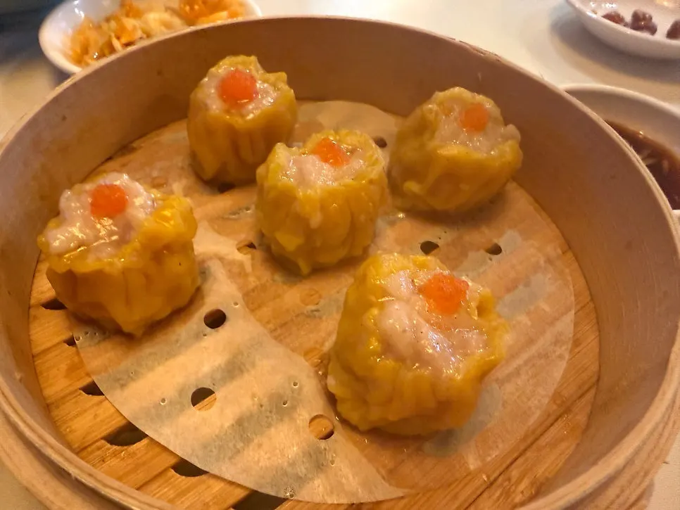 한입 크기 쇼마이 한 접시