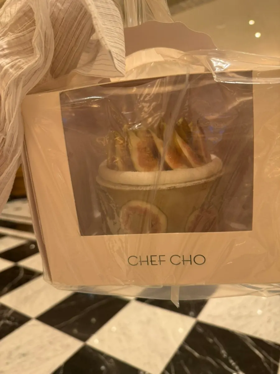 Chef Cho cake slices and packaging information