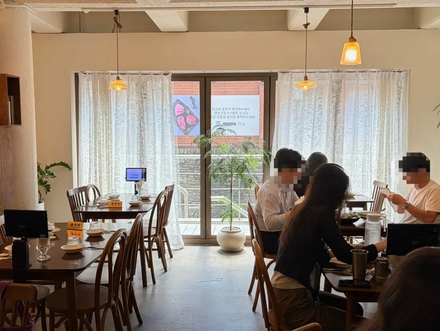 Pemandangan keseluruhan tempat duduk Moa Gangnam