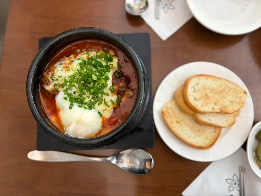 Pinggan tteokgalbi keju hanwoo sos tomato pedas