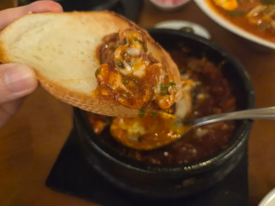 Tomato Korean beef tteokgalbi with bread