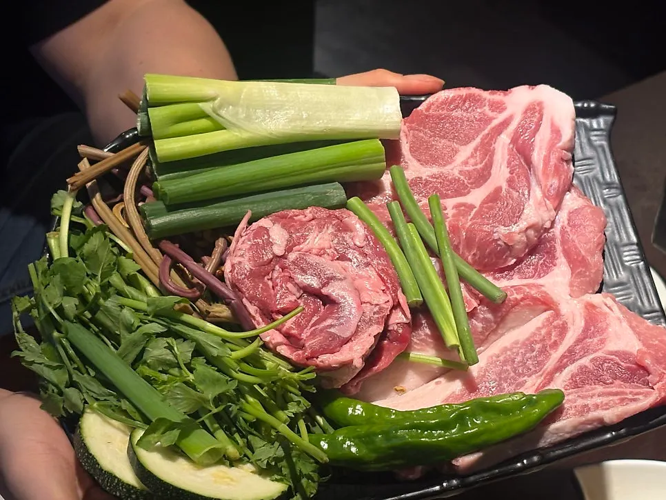 제철야채와 함께 나온 고기
