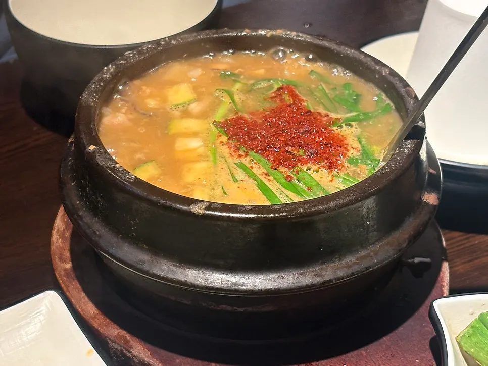 진한 된장 느낌의 돈장술밥