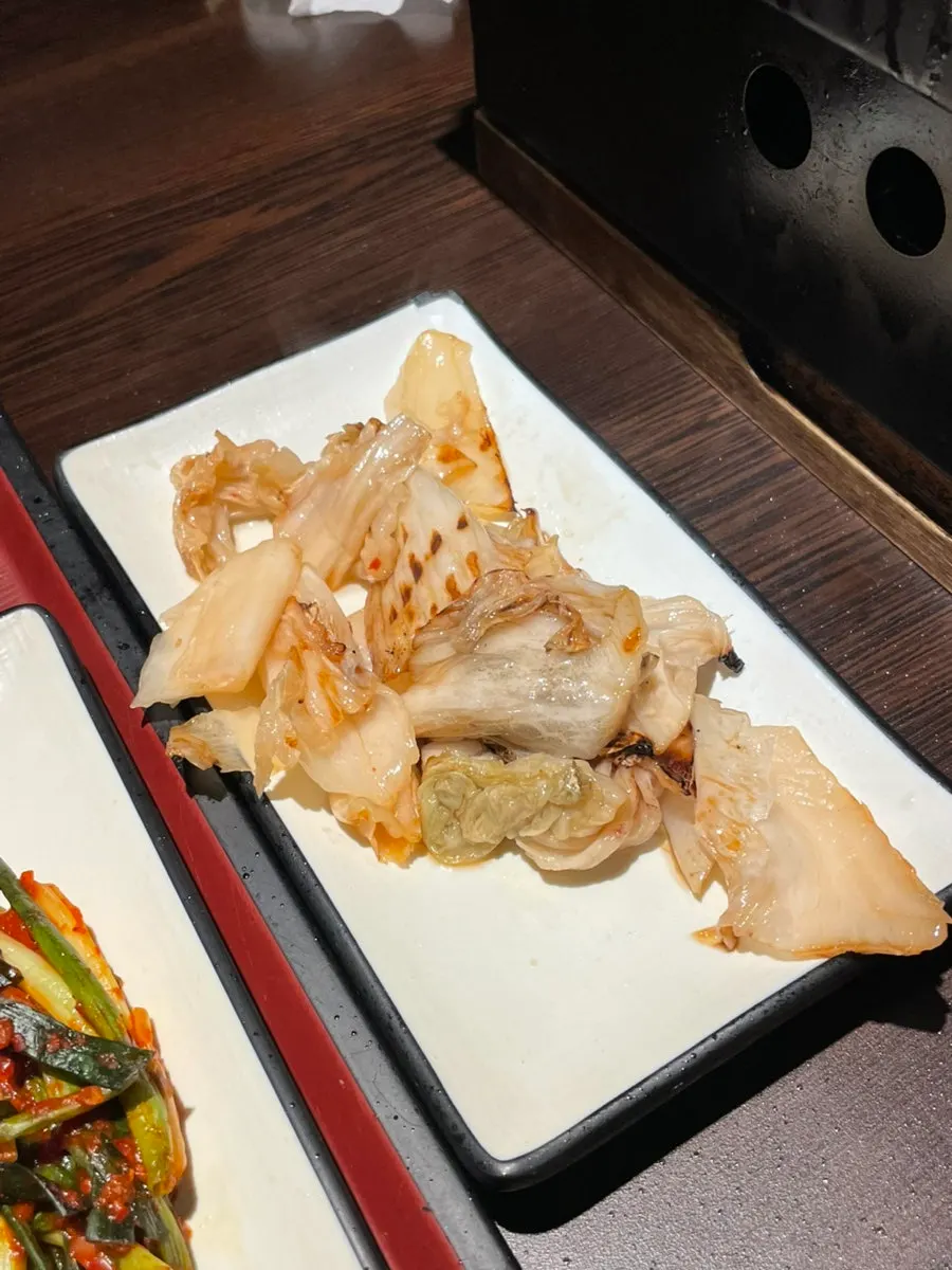 먹기 좋게 잘린 갈비삼겹 조각
